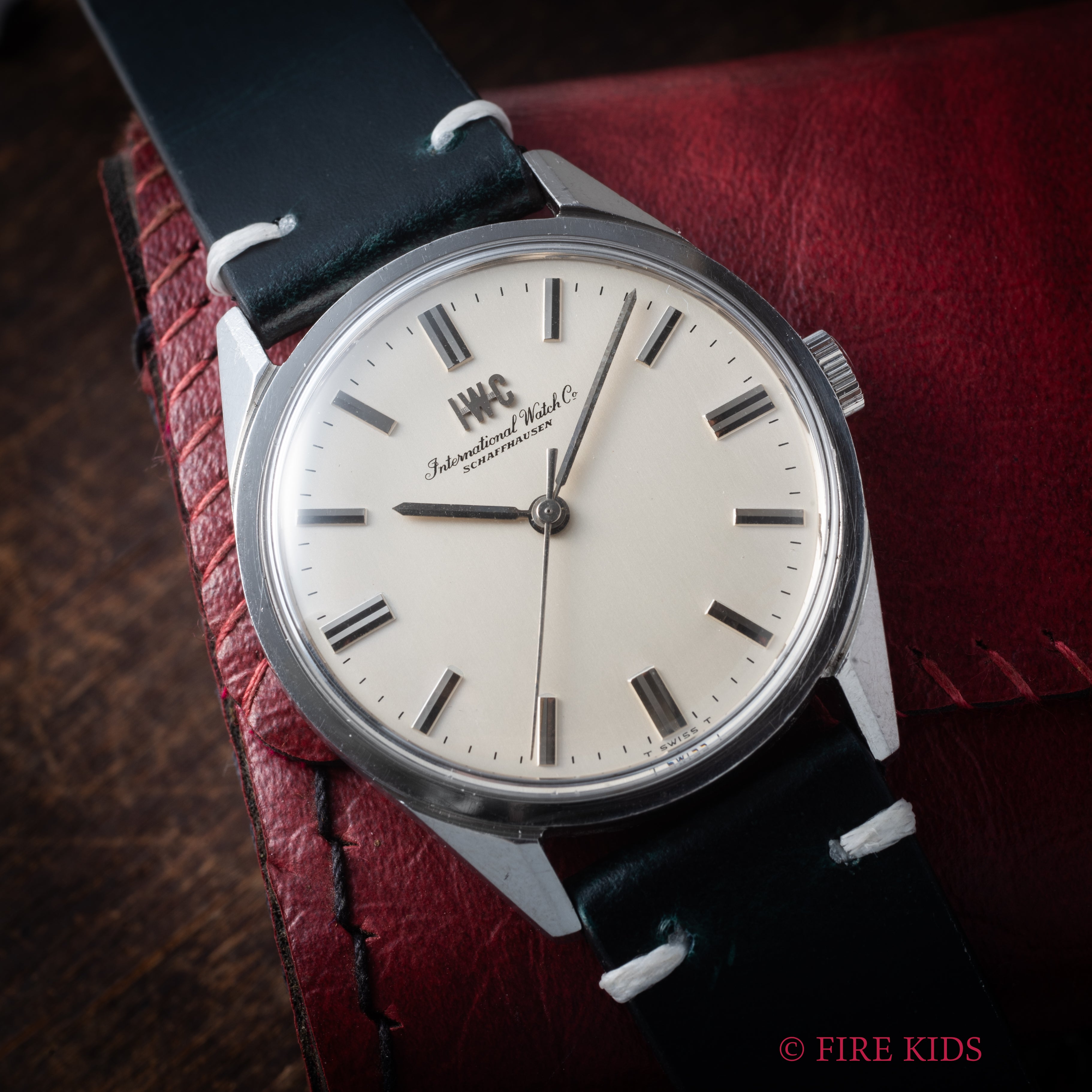 IWC ラウンド シルバーダイヤル 1970年製(昭和45年製） Ref.R810 手巻き Cal.89 スクリューバックケース お魚リューズ