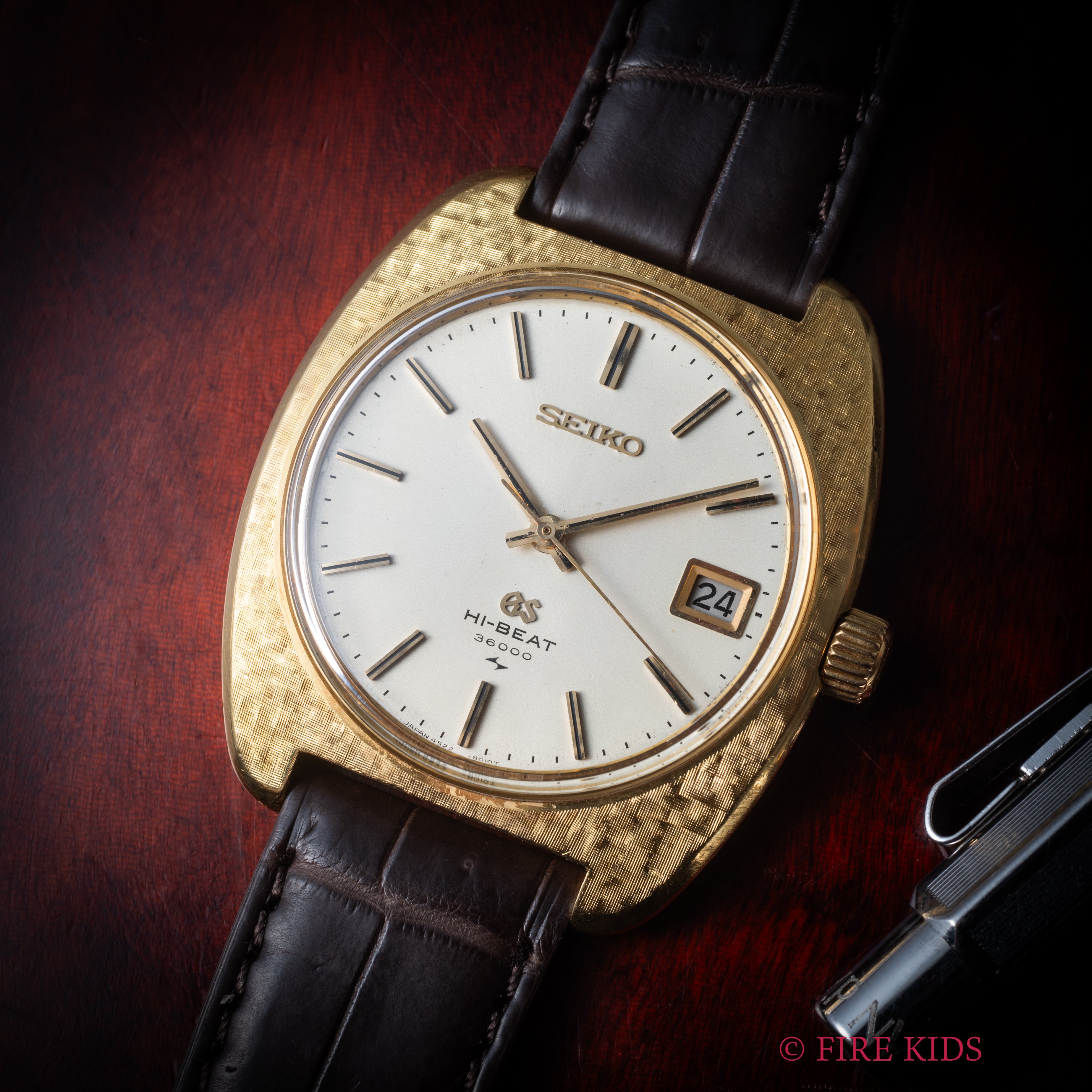 グランドセイコー 18金無垢イエローゴールド 1971年製 10振動手巻 45GS Ref.4522-8010 槌目仕上げ