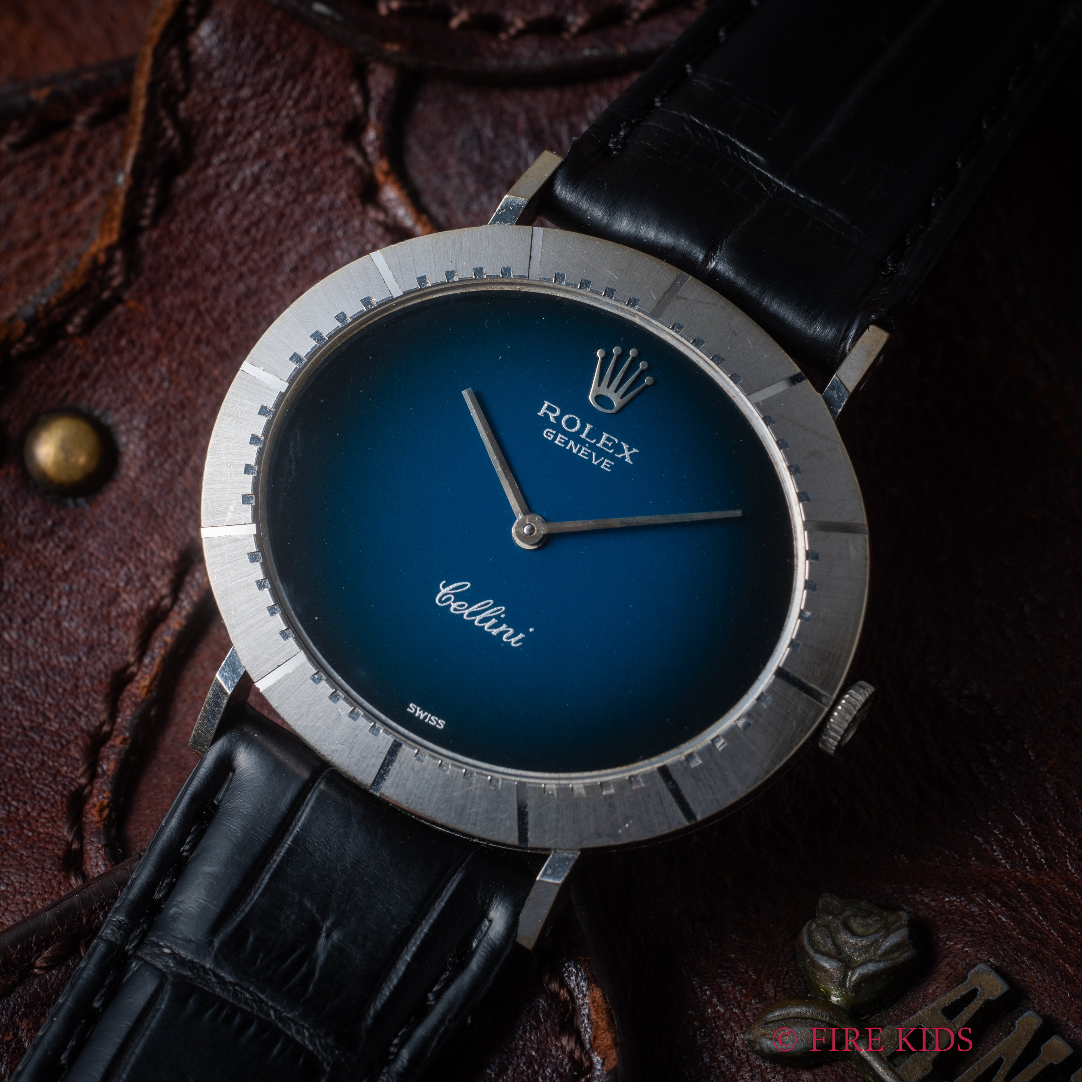 ロレックス チェリーニ 18金無垢ホワイトゴールド 1972年製 オーバル型 ブルーグラデーション 手巻き Ref.4083 王冠尾錠