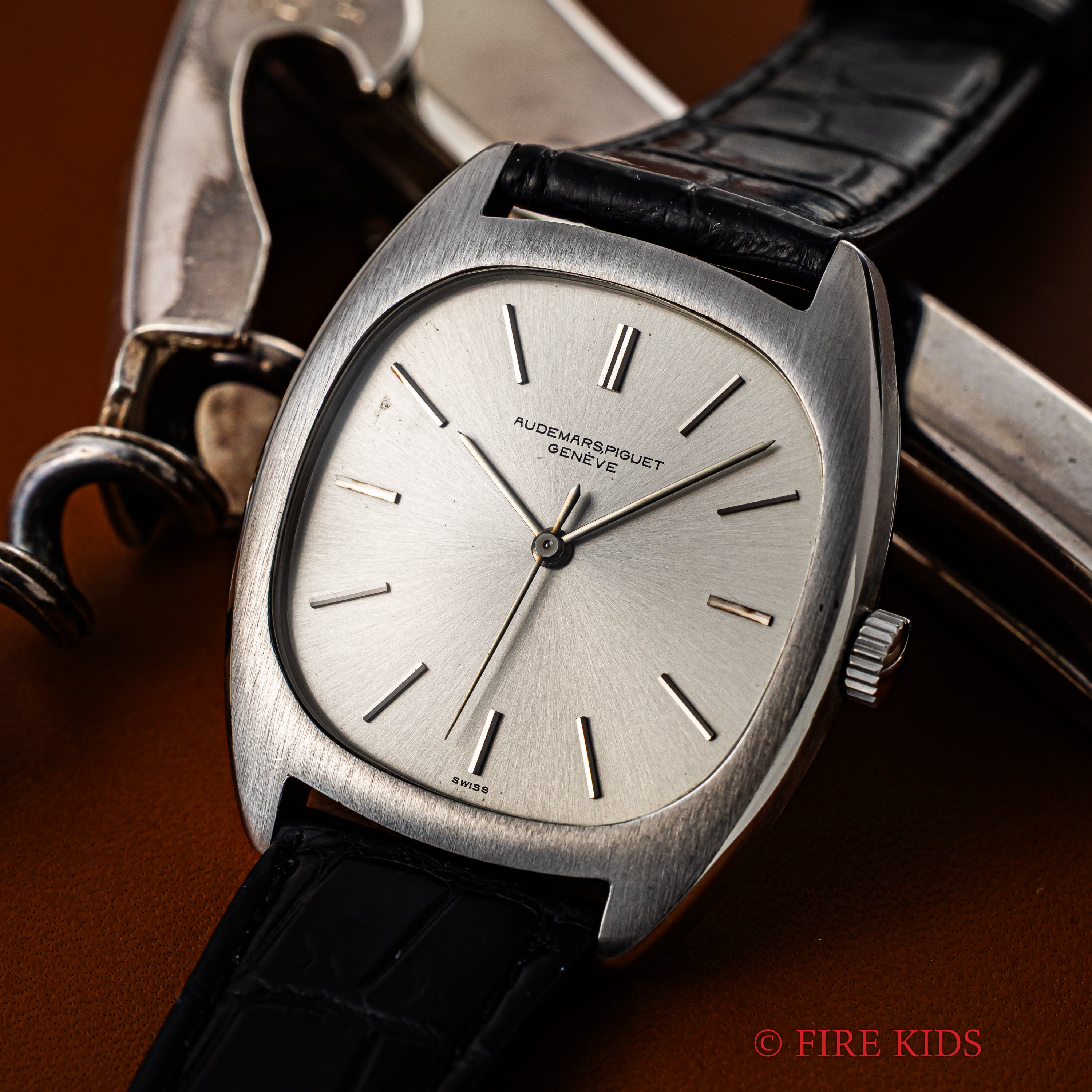 オーデマ・ピゲ トノーケース 1970年代製 手巻 Cal.K2002/1A ステンレスケース 箱付き