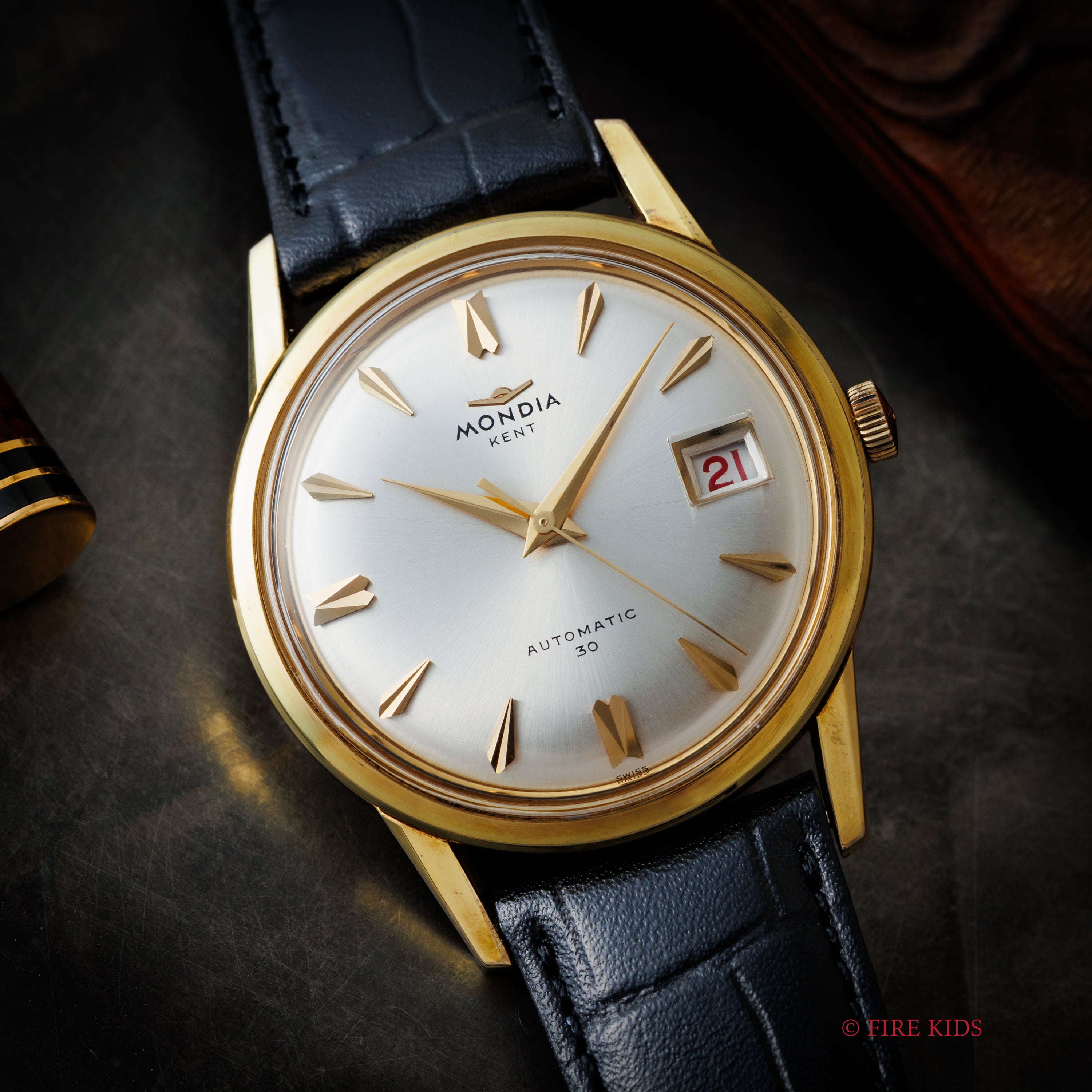 モンディア ケント 1960年代製 赤カレンダー30石自動巻 純正尾錠付美品