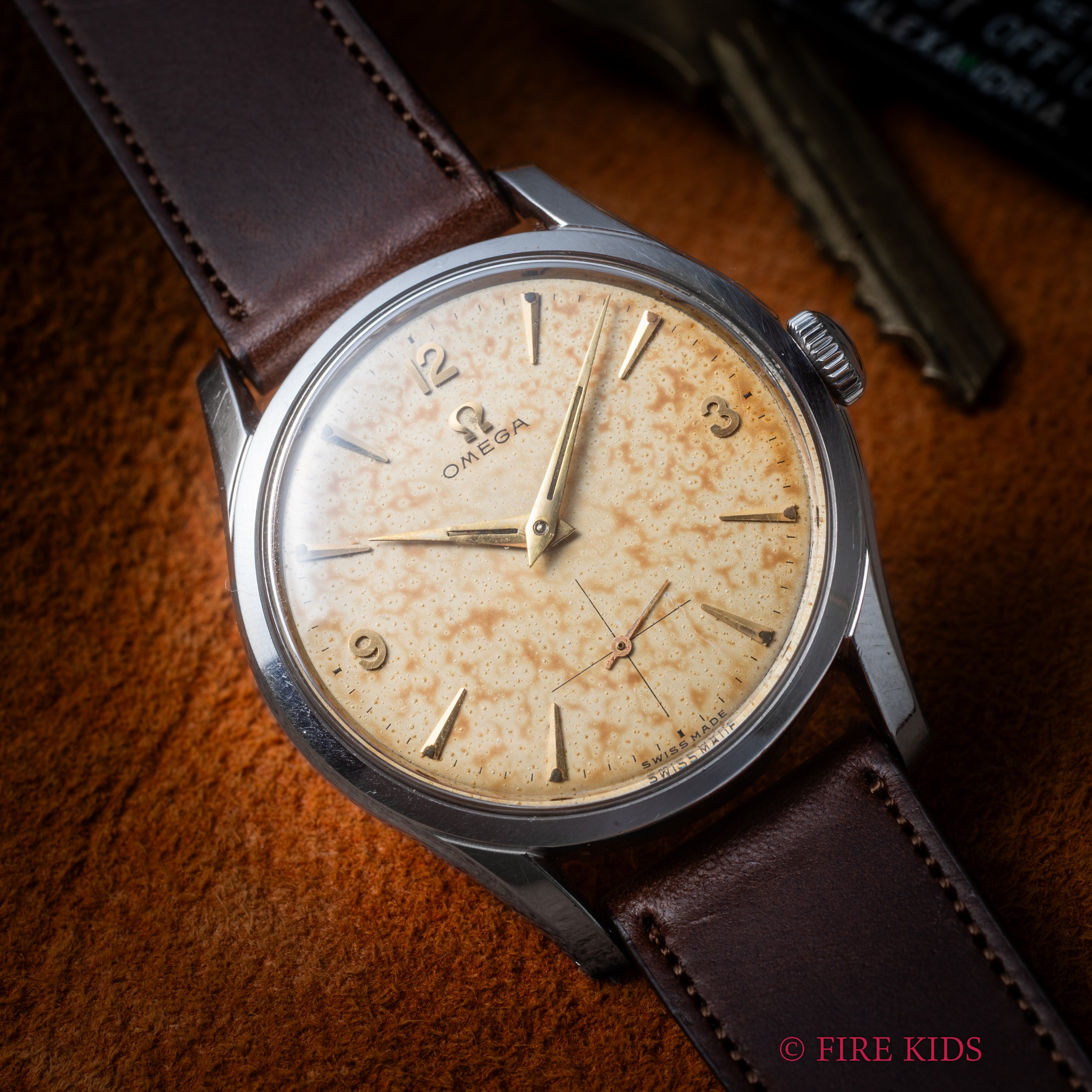 オメガ 30mmキャリバー パティーナダイヤル 1954年製 スモールセコンド手巻 Cal.266