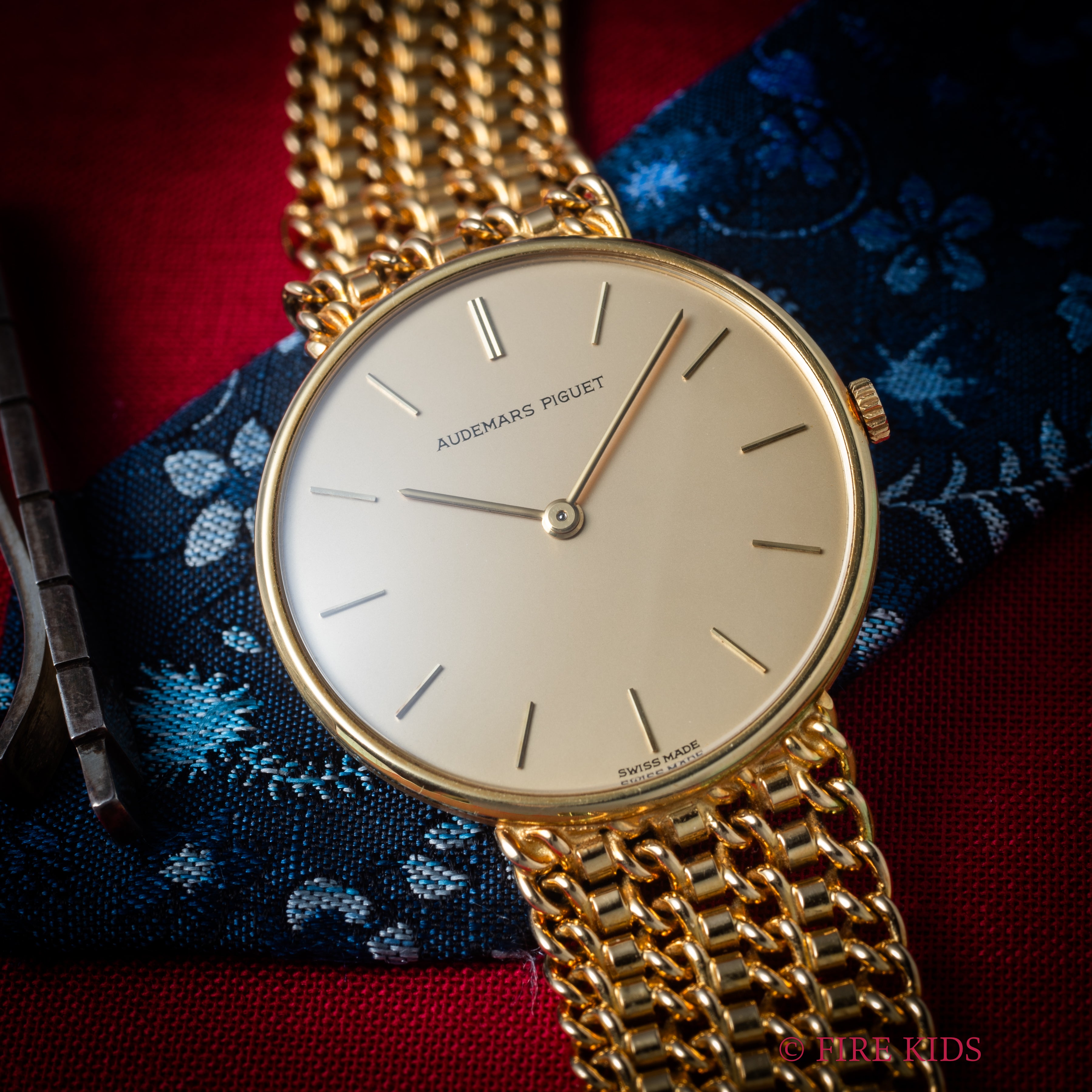 オーデマ・ピゲ ウルトラシン 18金無垢ドレスウォッチ 1980年代製 手巻 Cal.2003 証明書付