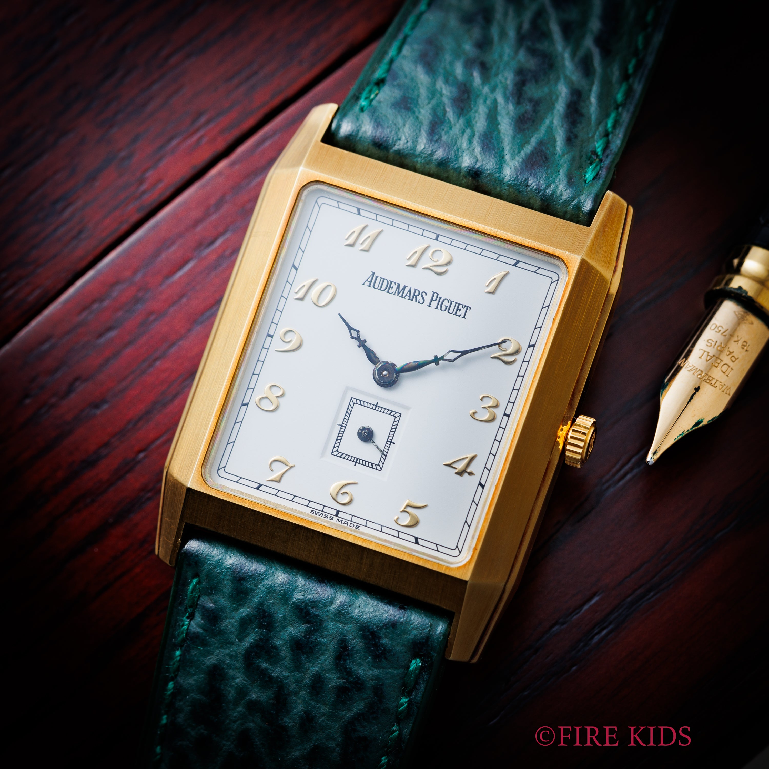 オーデマピゲ 18金無垢スクエアケース 1990年代前半製 手巻 cal.2085 純正18金無垢尾錠付