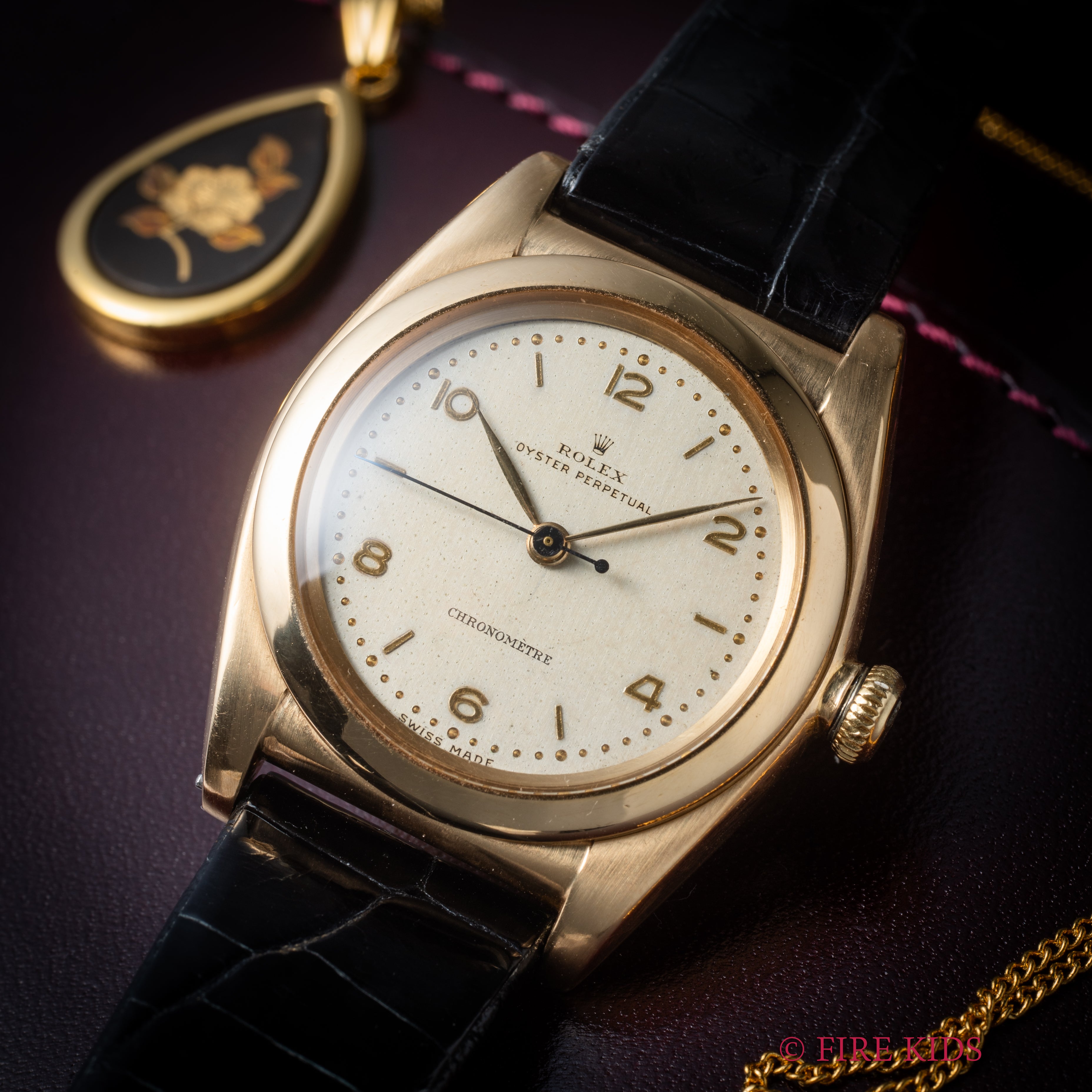 ロレックス 18金無垢バブルバック 1940年代製 飛びアラビアダイヤル 王冠GP尾錠