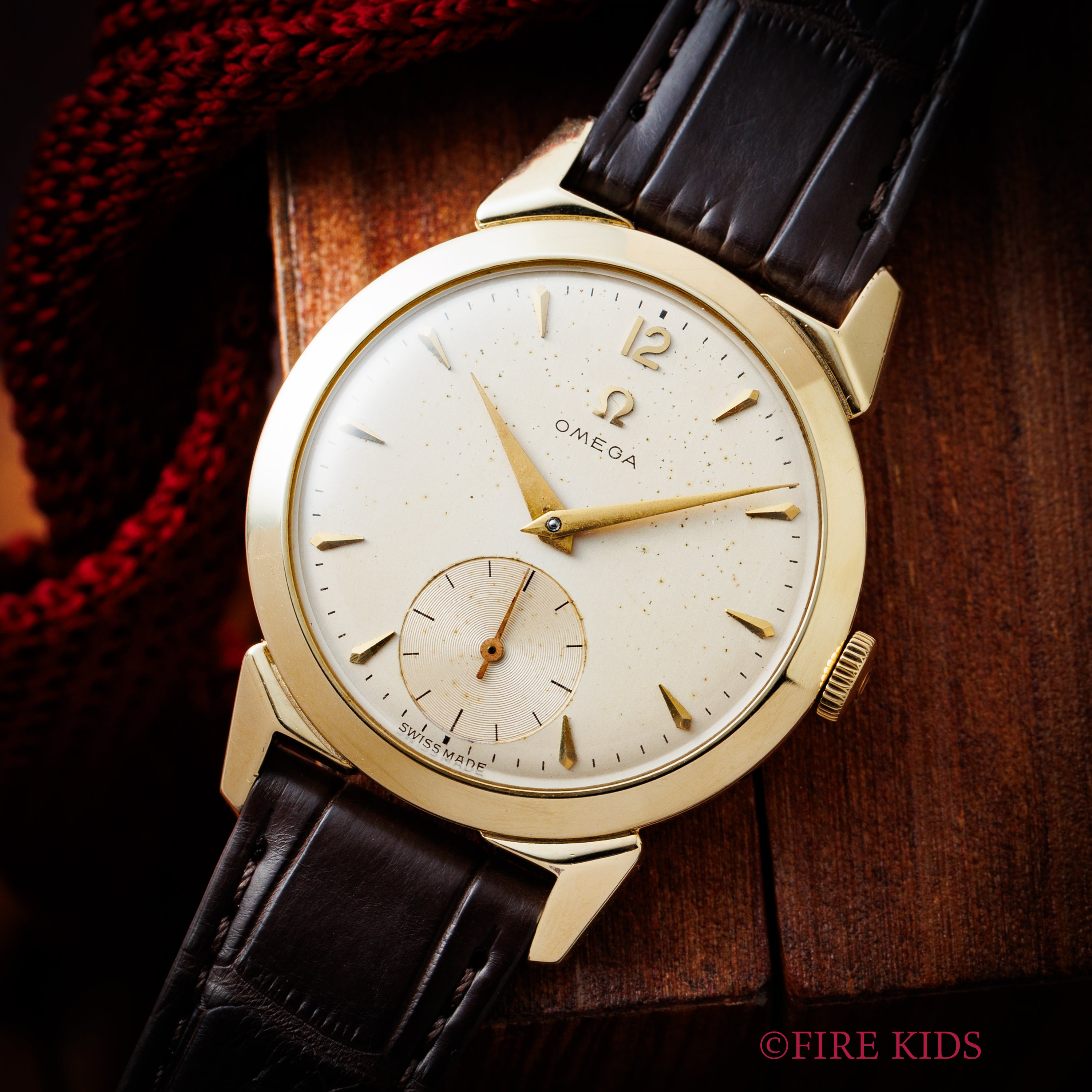 オメガ 30mmキャリバー 1954年製 手巻き Cal. 266 スモセコ 金張りユニークラグ