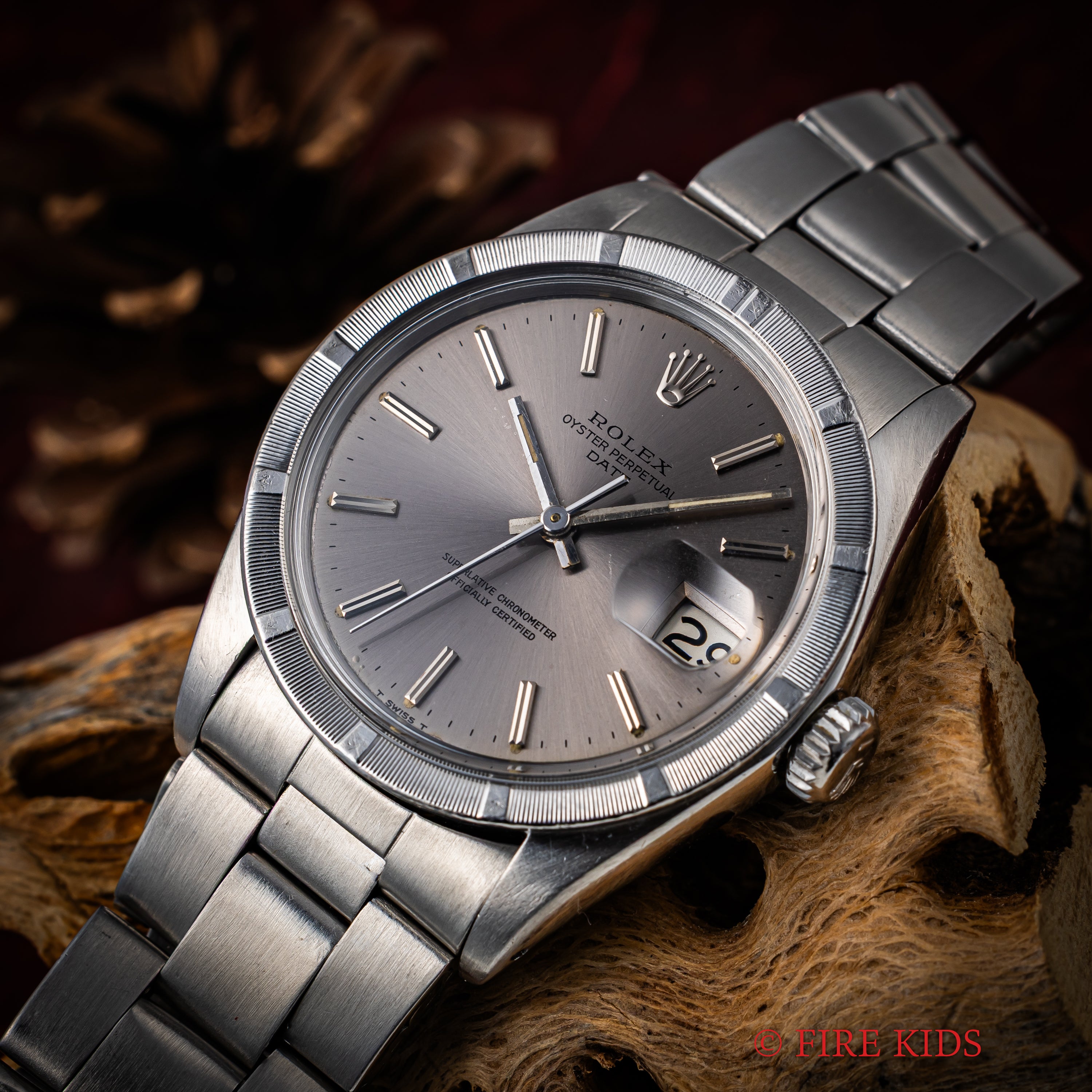 ロレックス オイスターパーペチュアルデイト 1971年製 パープルグレーダイヤル エンジンターンドベゼル Ref.1501 純正ブレス付き