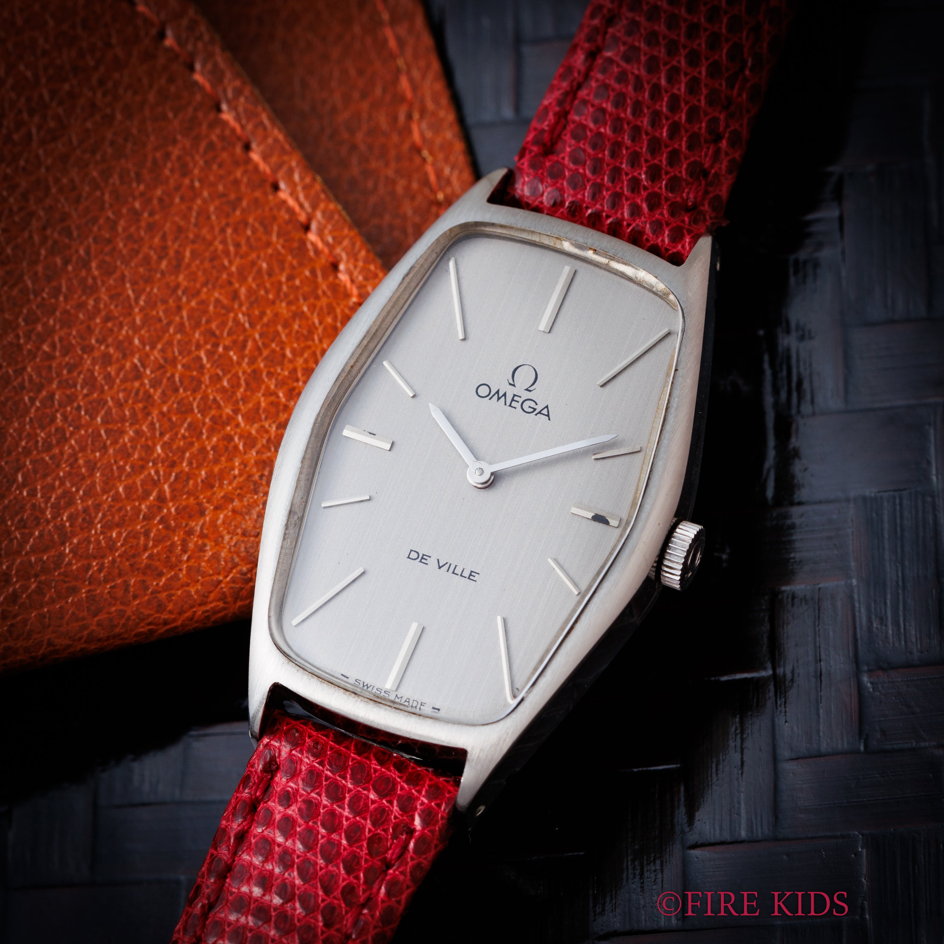 オメガ デ・ヴィル トノーケース 1971年製 手巻 ユニセックスサイズ 純正尾錠付き